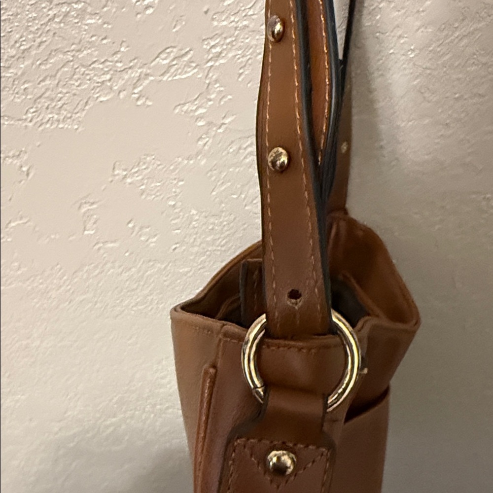 Classic Tan Shoulder Bag - Picture 4 of 8